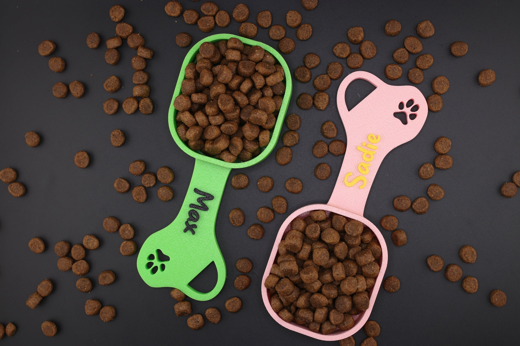 Detailed Dog Food Scoop Moment for Your Screen Detailed Dog Food Scoop Moment for Your Screen
